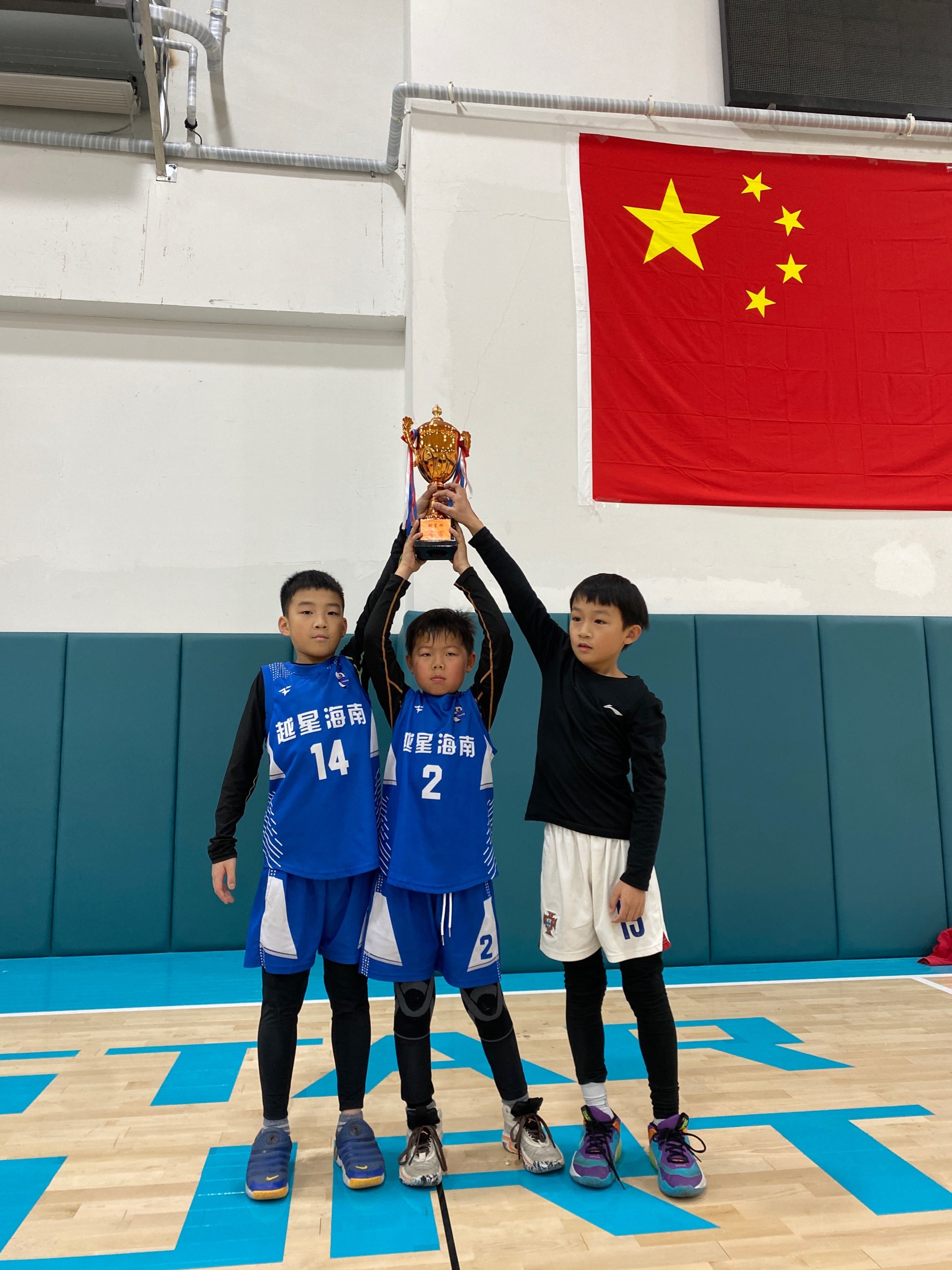 篮球比赛奋战到最后一分钟 篮球比赛奋战到最后一分钟