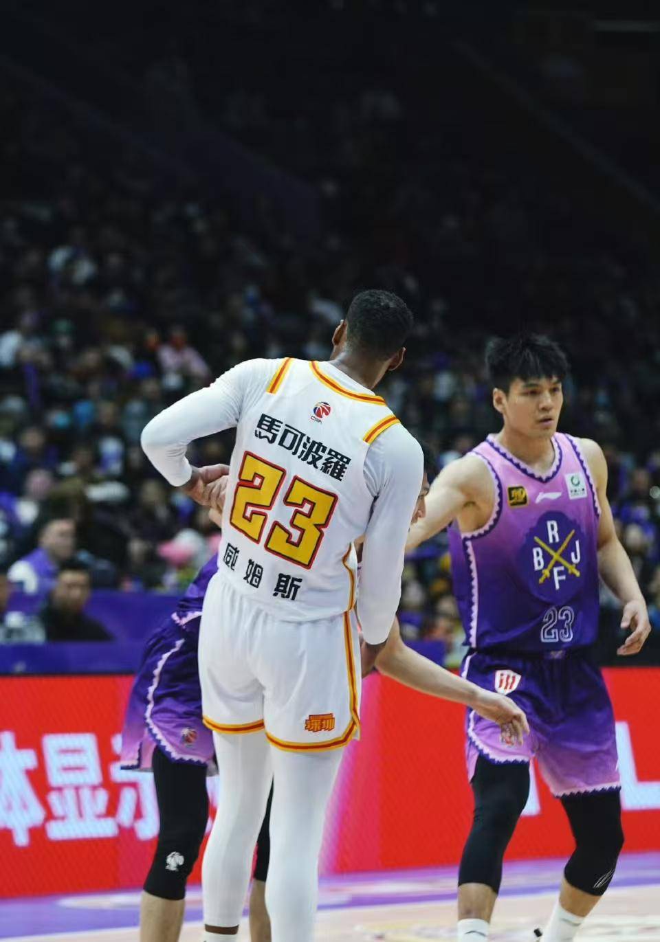 爱游戏官方 -包含深圳队发布备战花絮，集结日再遭质疑，足总杯任务艰巨，临场指挥获称赞的词条