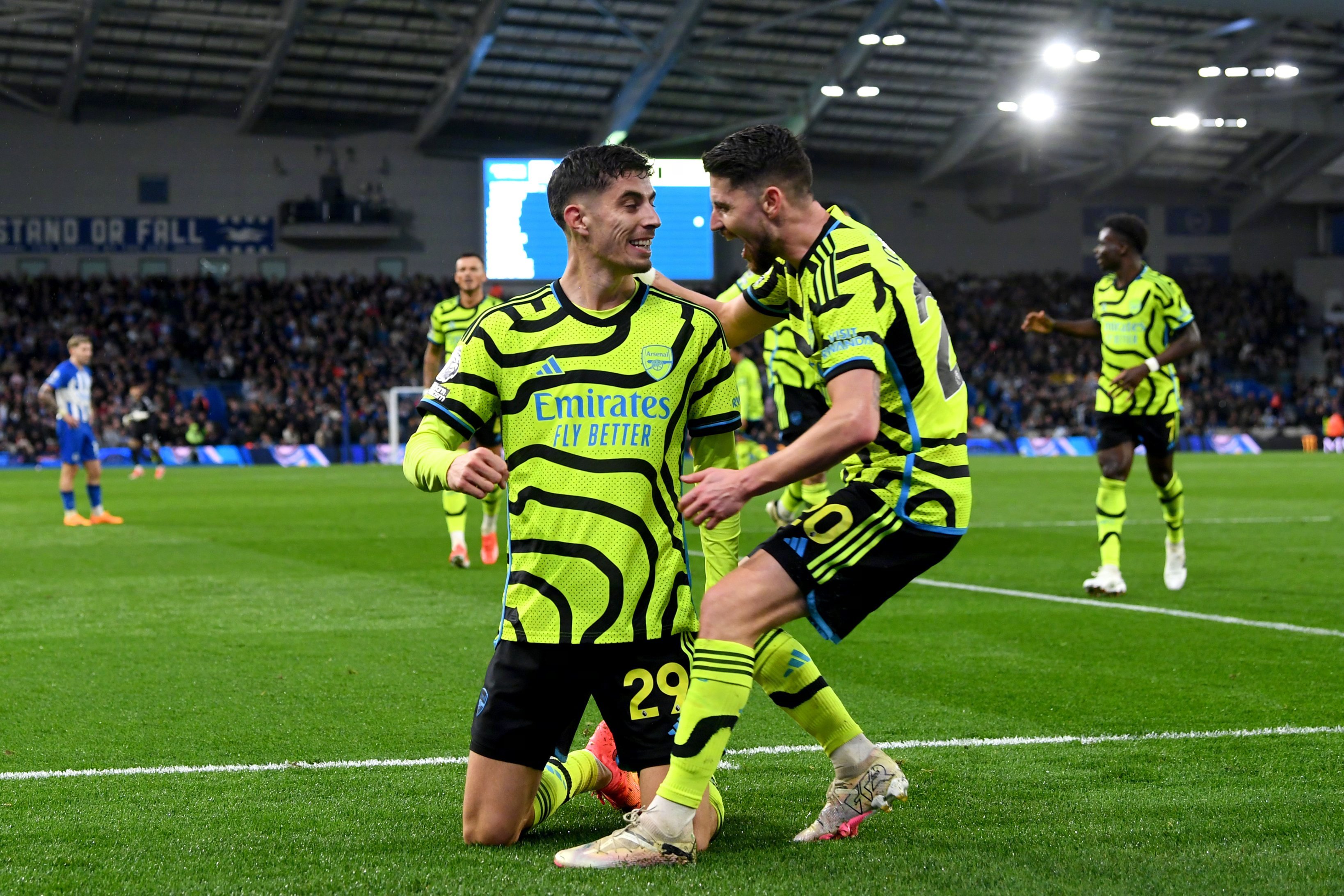 集结日法联杯焦点战；阿森纳完成强势反弹；形势明朗；资深球员宣示担当的简单介绍