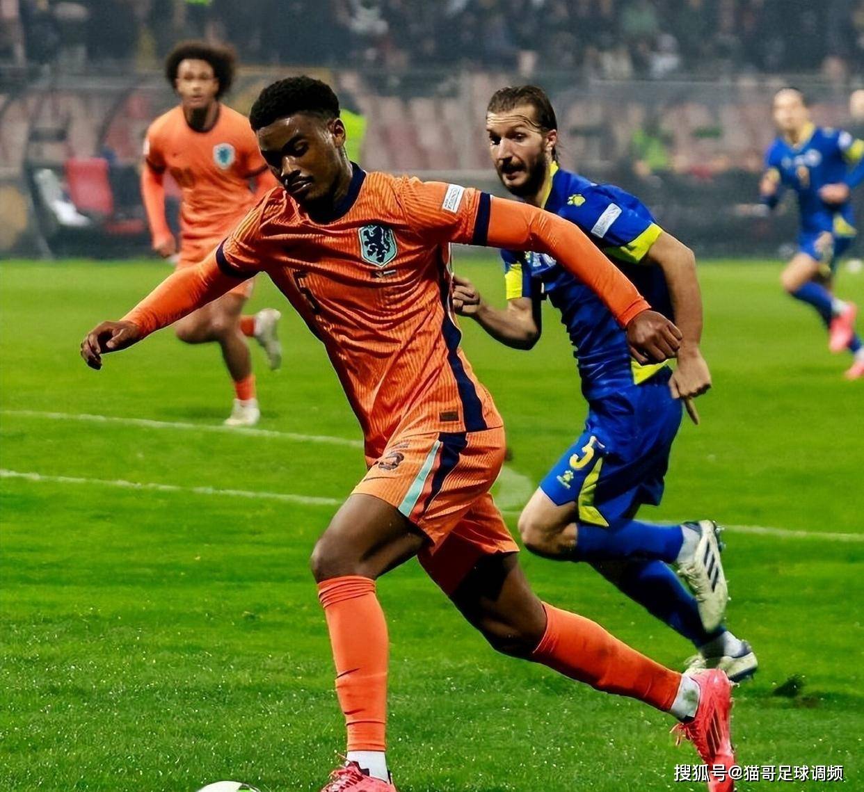  赛地聚焦——美洲杯训练课后热度飙升，阿贾克斯队长鼓劲，更衣室稳定，赛程密集仍需轮换