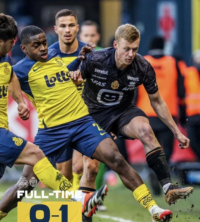  阿贾克斯不败坚守 