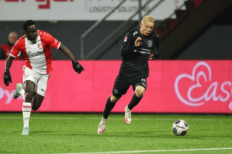 今晚荷甲焦点战；法兰克福伤情更新；震撼外界；训练强度明显提升的简单介绍