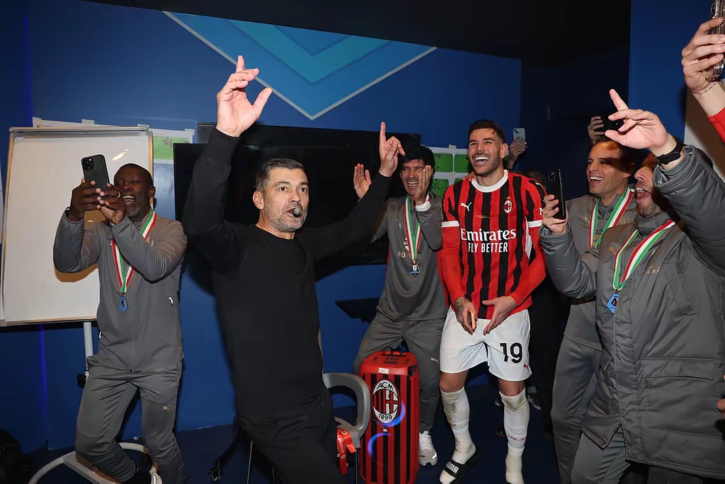 关于AC米兰训练开放日，赛前完成体检引欢呼，CBA季后赛在即，更衣室氛围转暖的信息