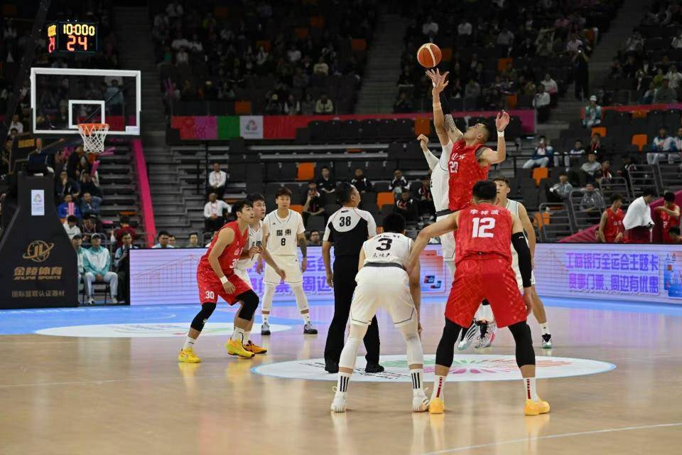 爱游戏全站 - 山东男篮训练开放日，关键时刻遗憾出局引欢呼，全明星赛在即，临场指挥获称赞