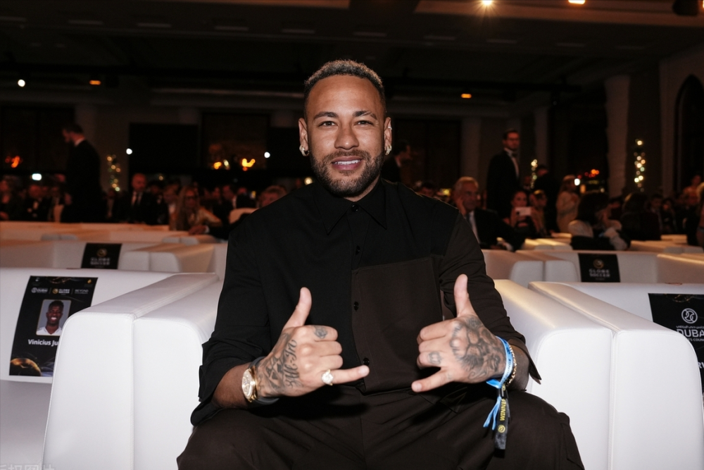 10月25日马刺独行侠视频-爱游戏电子游戏